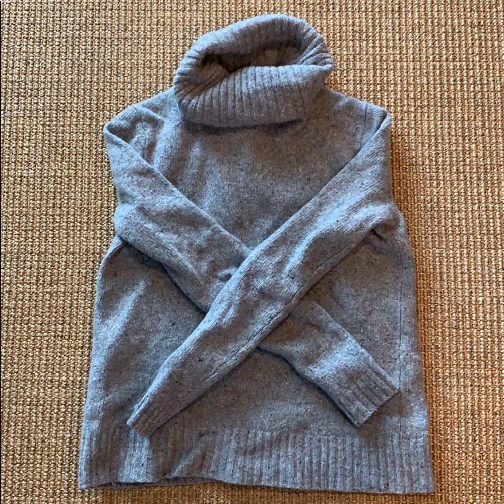 Speckled multicolor grey turtleneck